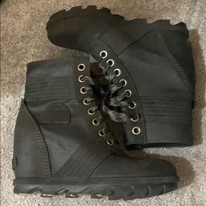 Sorel Wedge Short Boot Size 8.5